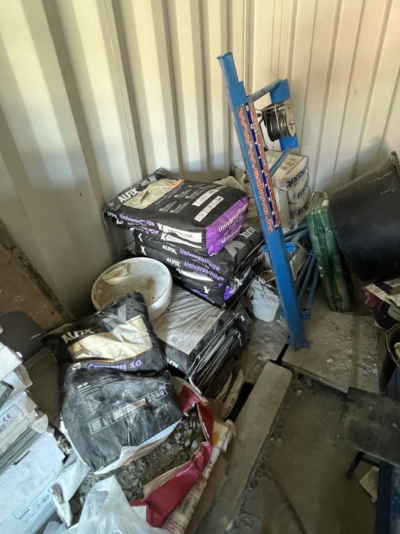 Blå 20 fods container M/mureudstyr ( Nr 10 )