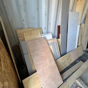 Blå 20 fods container M/ plader  ( nr 6 )