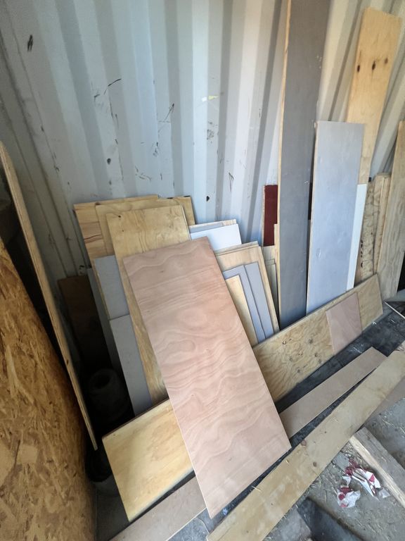 Blå 20 fods container M/ plader  ( nr 6 )