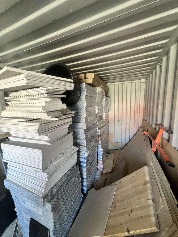 Blå 20 fods container M/ plader  ( nr 6 )