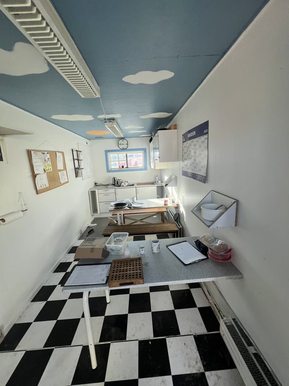 Grå 20 fods Kaffecontainer M/indhold