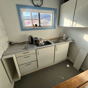 Grå 20 fods Kaffecontainer M/indhold