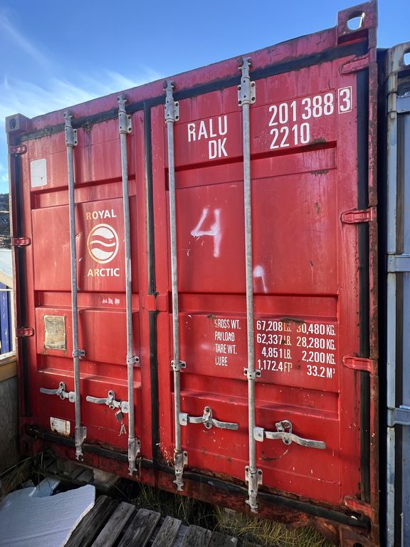 Rød 20 fods container M/ Døre & skabe ( Nr 4 )