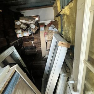 Grå 20 fods Container M/ vindue & Tagspåner