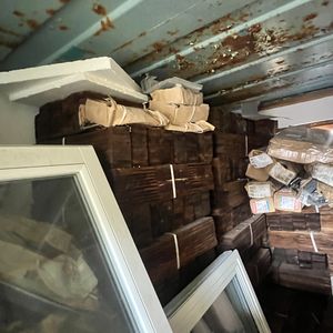 Grå 20 fods Container M/ vindue & Tagspåner