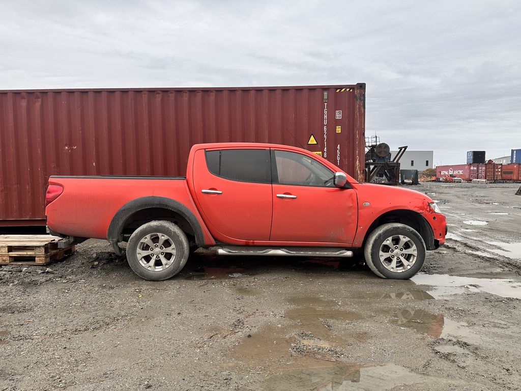 NYT : MITSUBISHI L200