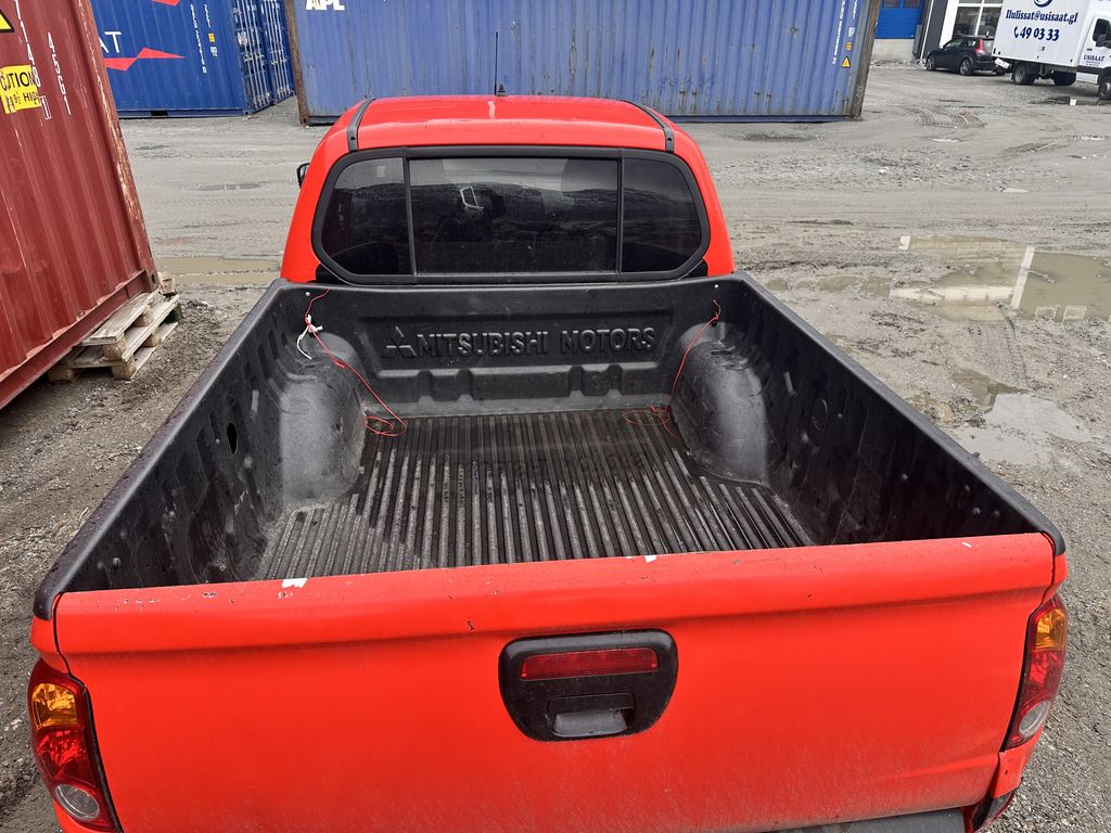 NYT : MITSUBISHI L200