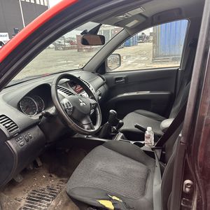 NYT : MITSUBISHI L200