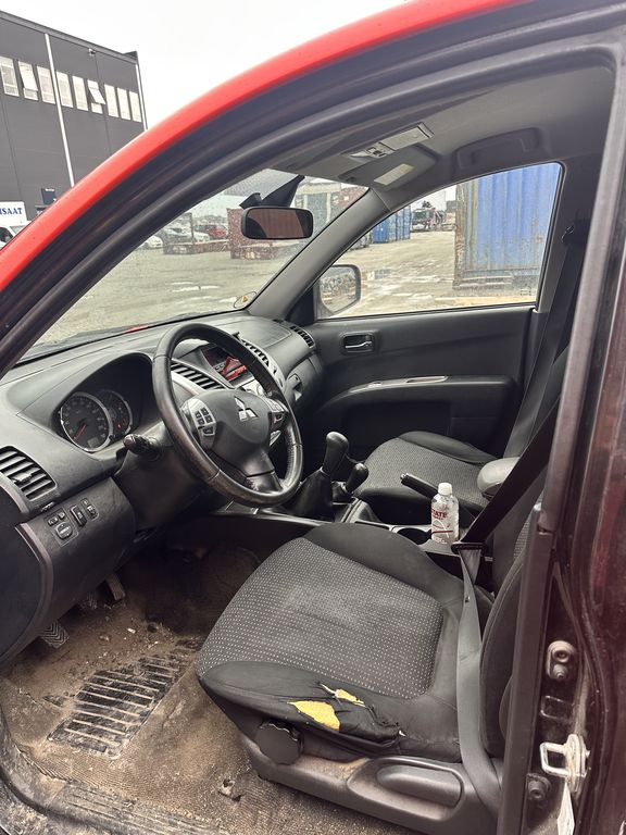 NYT : MITSUBISHI L200