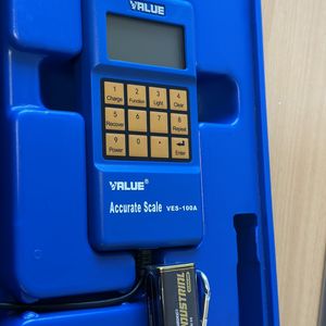VALUE elektronisk kølemiddelvejeskål model VES-100A.